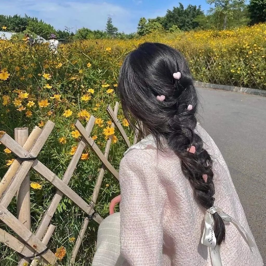 偷偷接吻